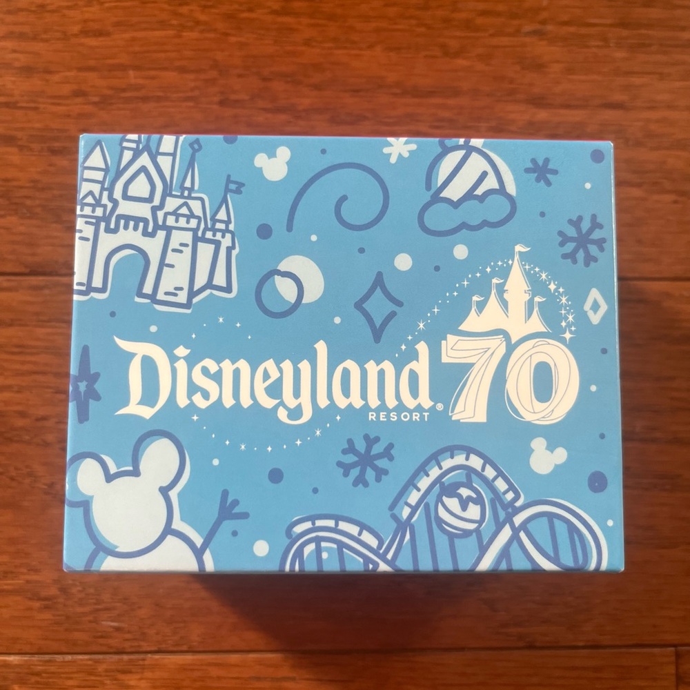Disneyland 70 Year McDonalds Happy Meal Toy 2025 
Mr. Incredible and Mirabel - Picture 4 of 6